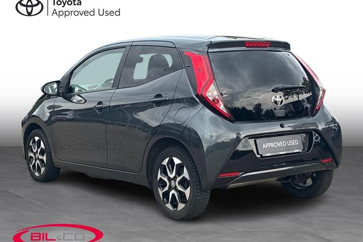 Grå Toyota Aygo fra 2021