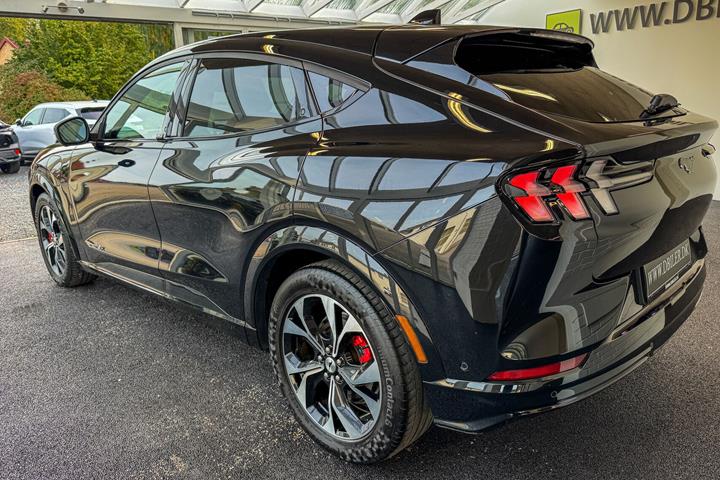 Sort Ford Mustang Mach-E fra 2024