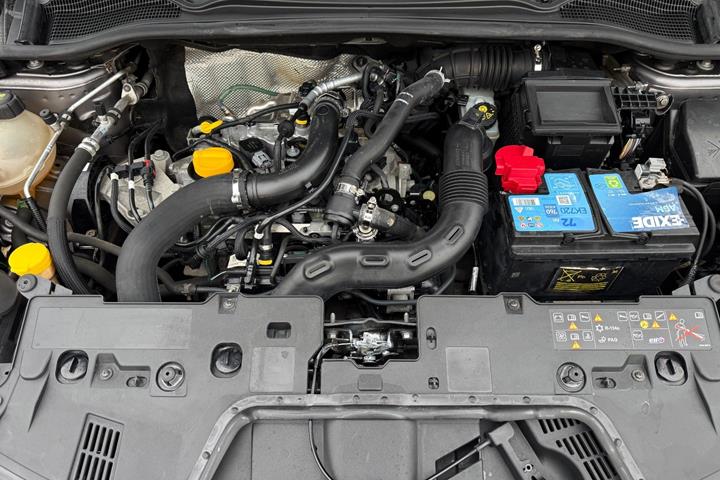 Grå Renault Clio IV fra 2016
