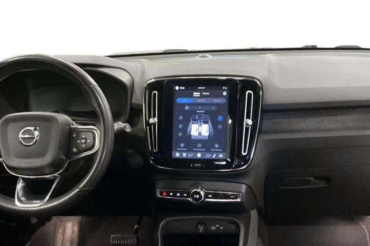 Grøn Volvo XC40 fra 2023