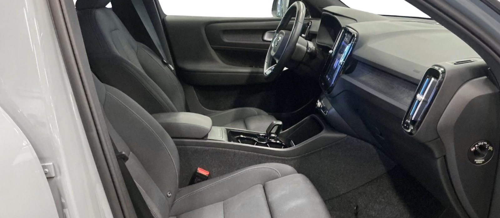 Grøn Volvo XC40 fra 2023