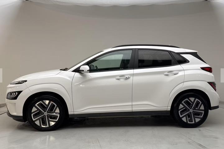 Hvid Hyundai Kona fra 2023
