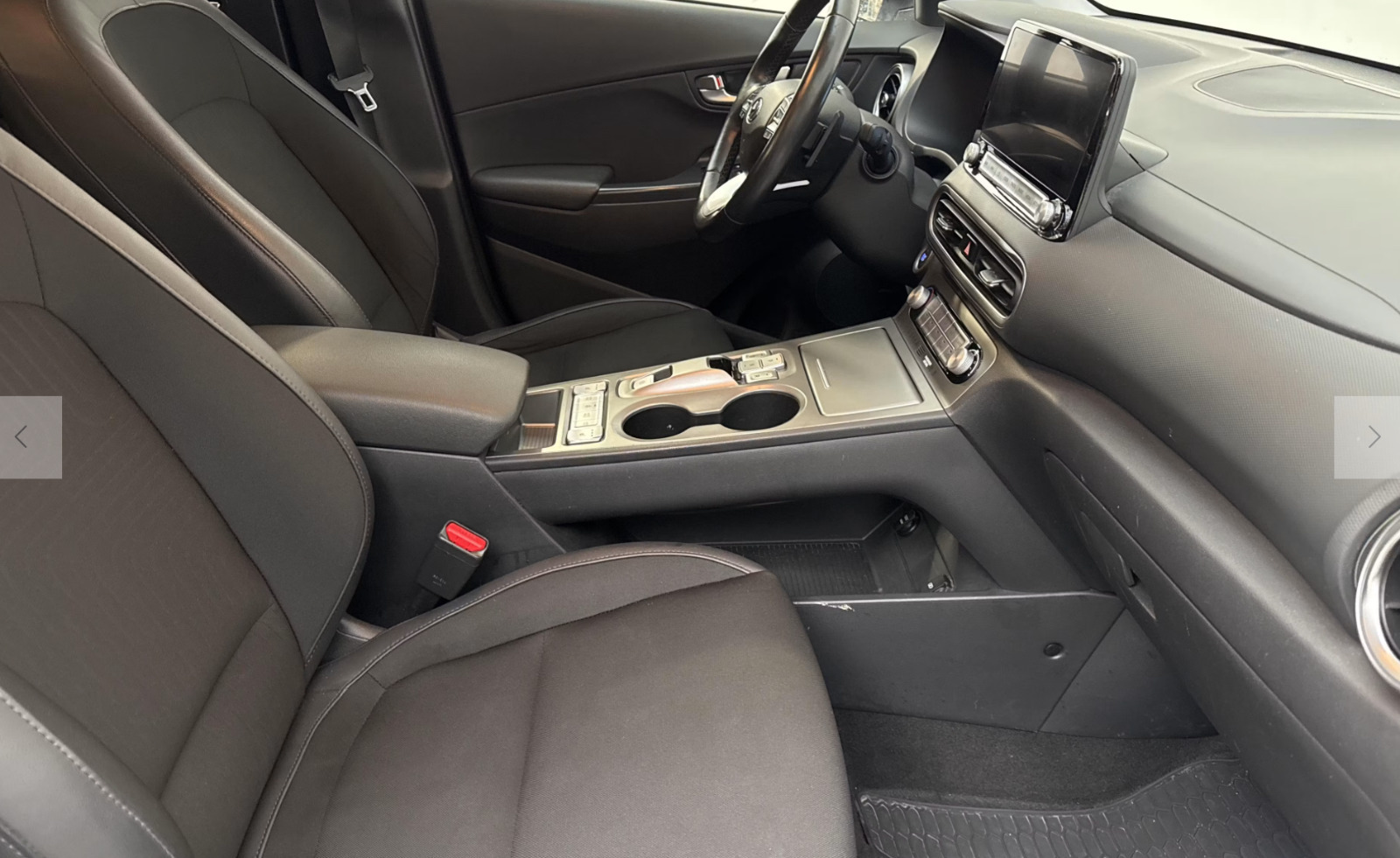Hvid Hyundai Kona fra 2023