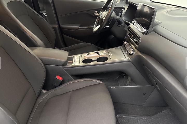 Hvid Hyundai Kona fra 2023