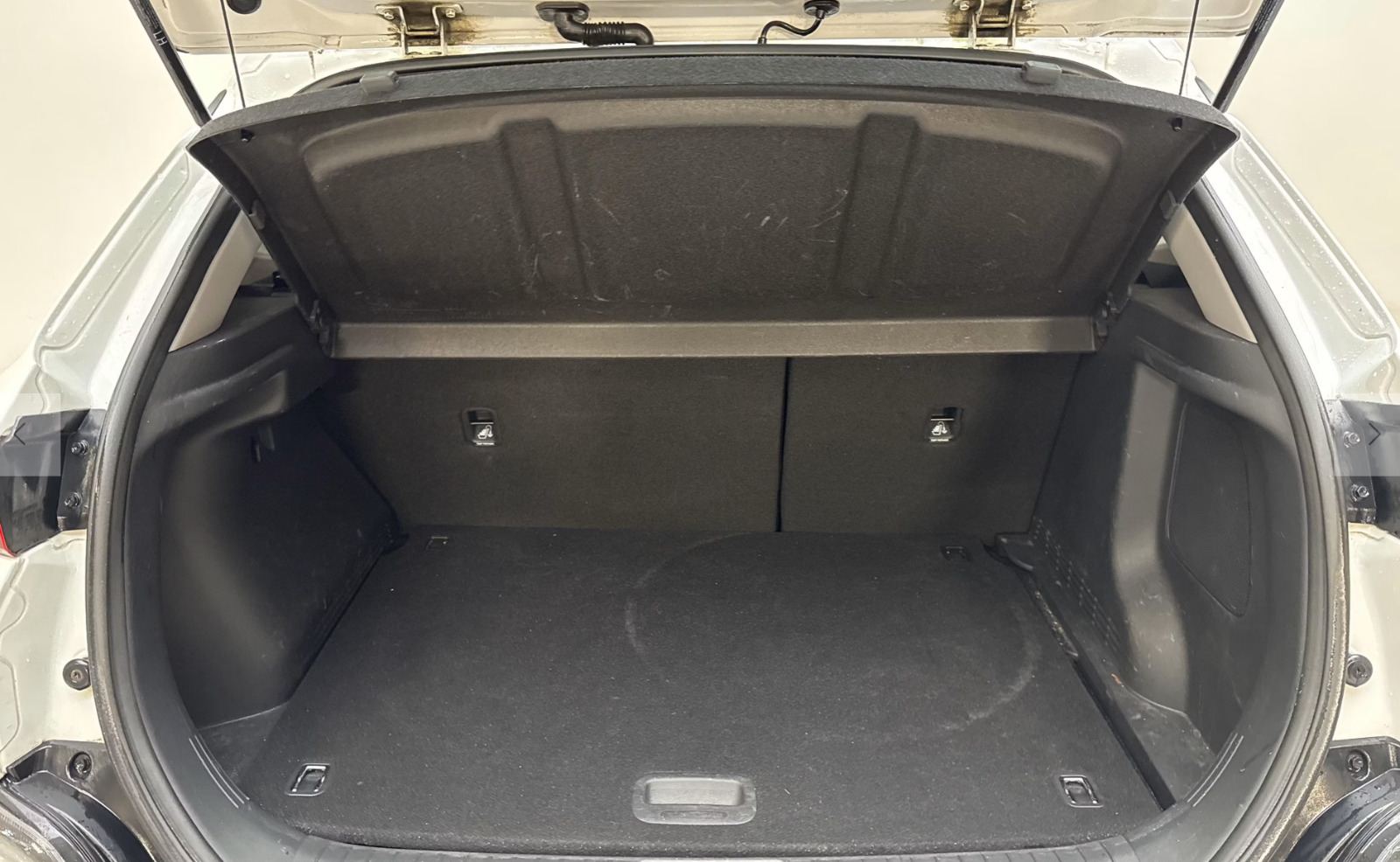 Hvid Hyundai Kona fra 2023