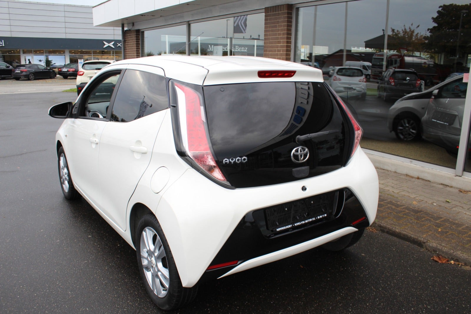 Hvid Toyota Aygo fra 2018