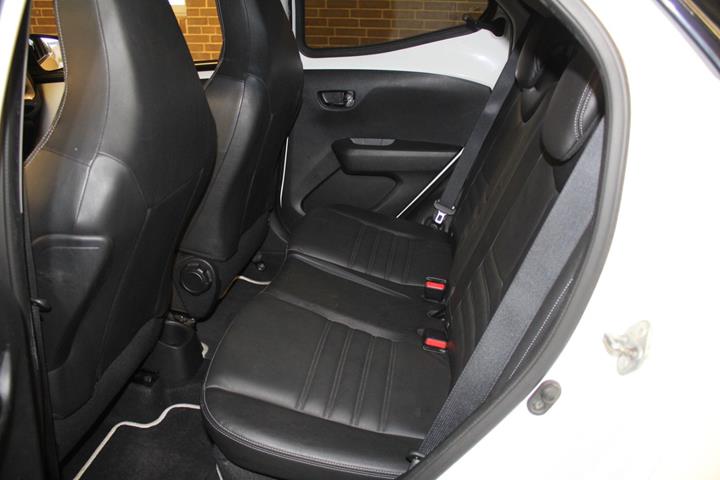 Hvid Toyota Aygo fra 2018