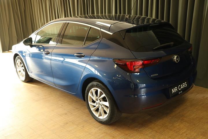 Grøn Opel Astra fra 2020