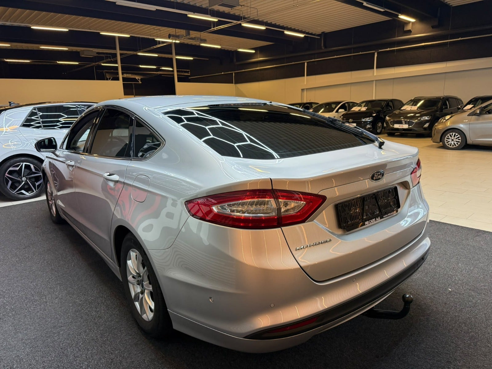 Sølv Ford Mondeo fra 2015