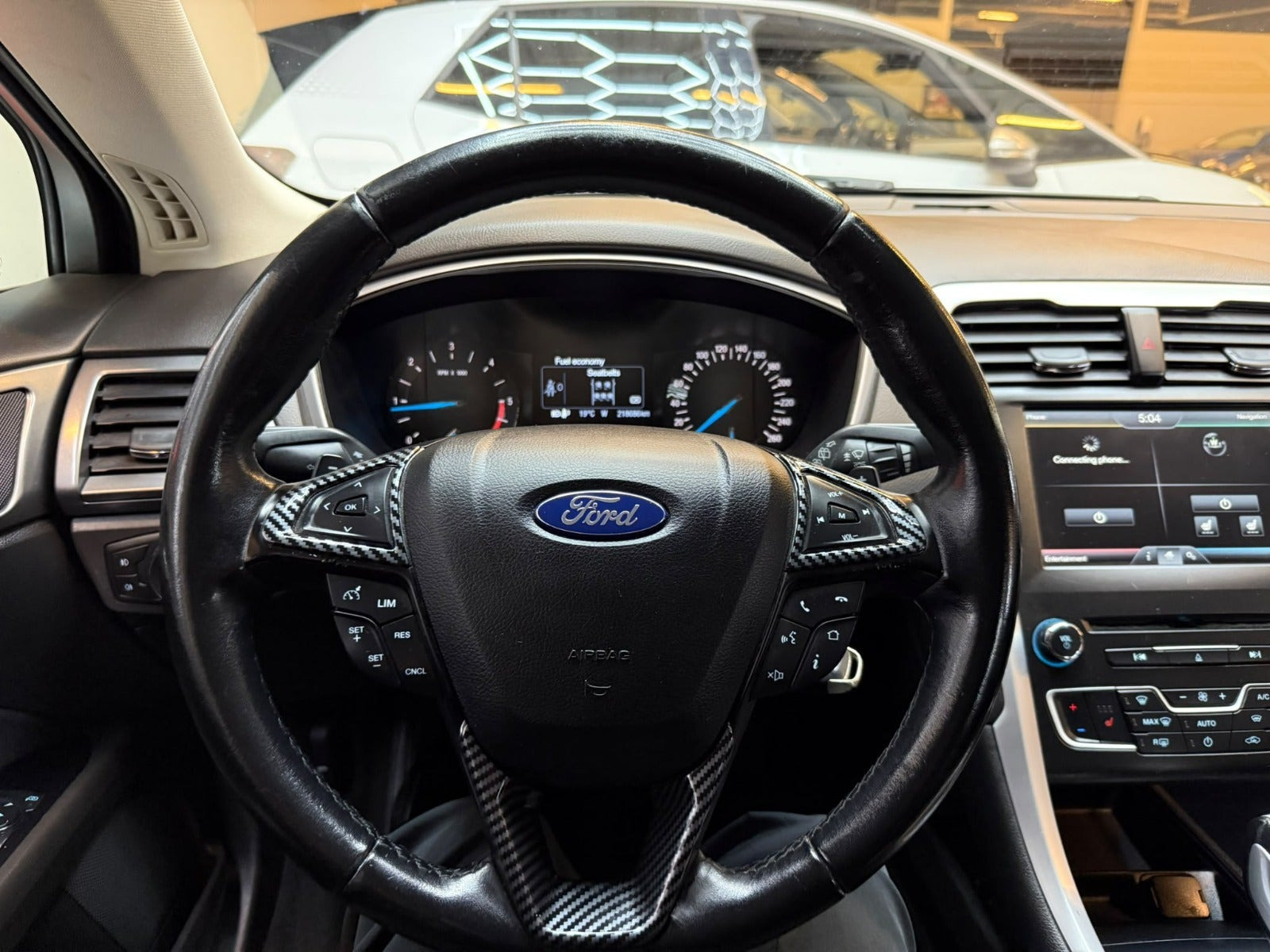 Sølv Ford Mondeo fra 2015