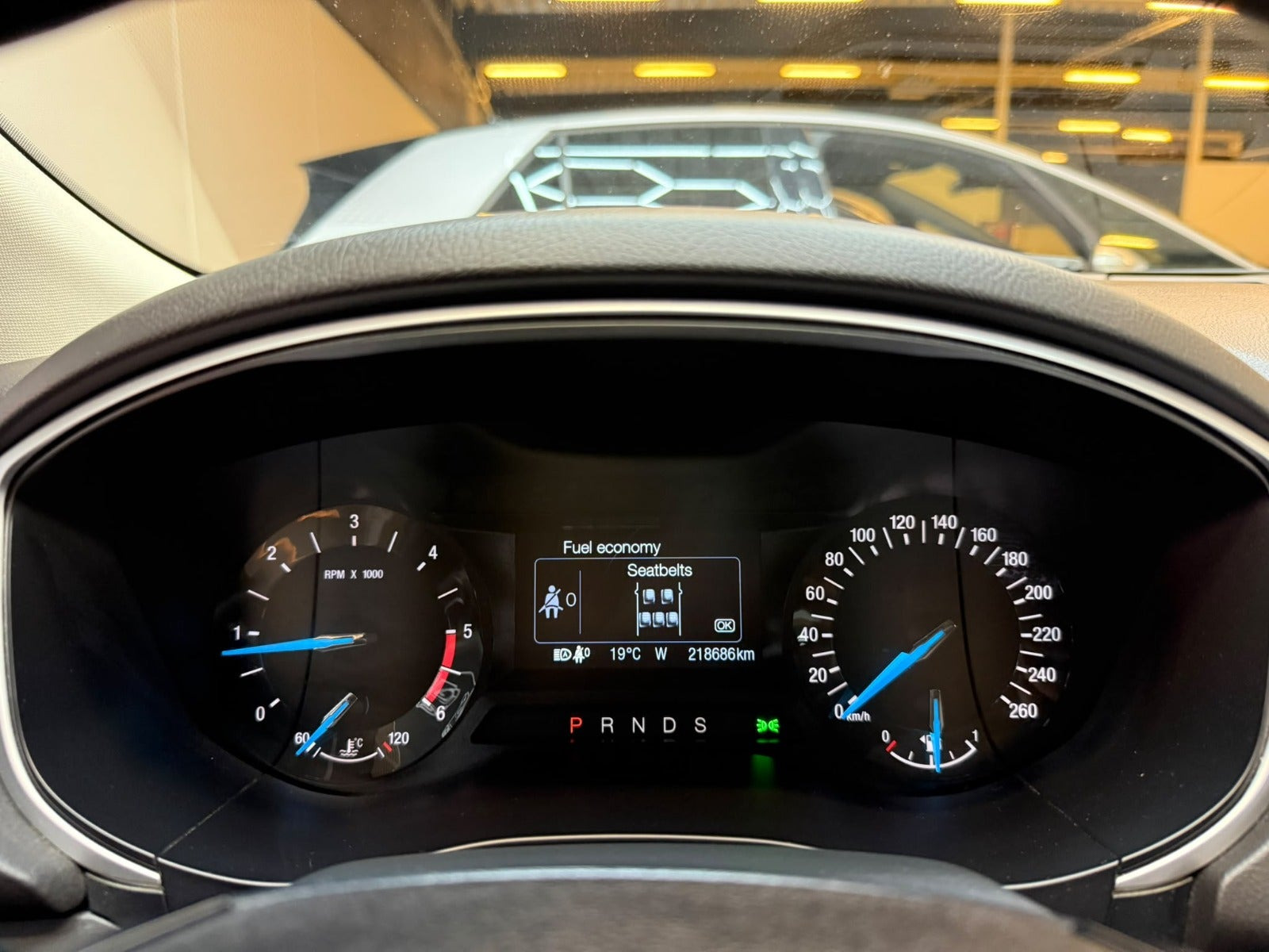 Sølv Ford Mondeo fra 2015