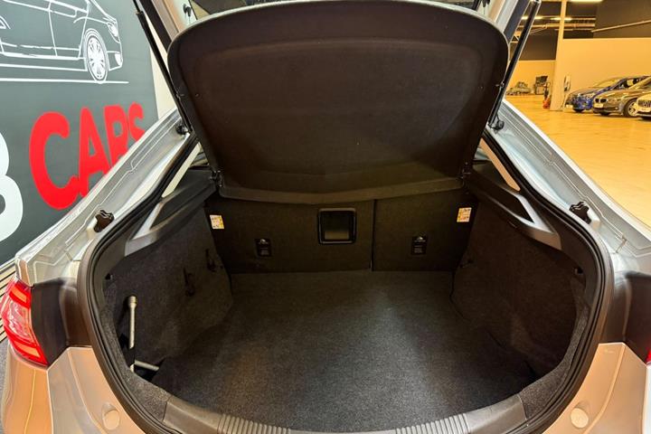 Sølv Ford Mondeo fra 2015