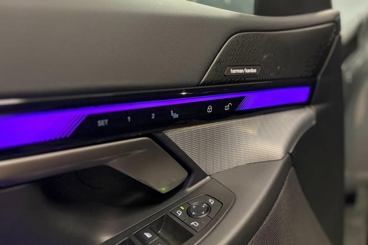Grå BMW i5 fra 2024
