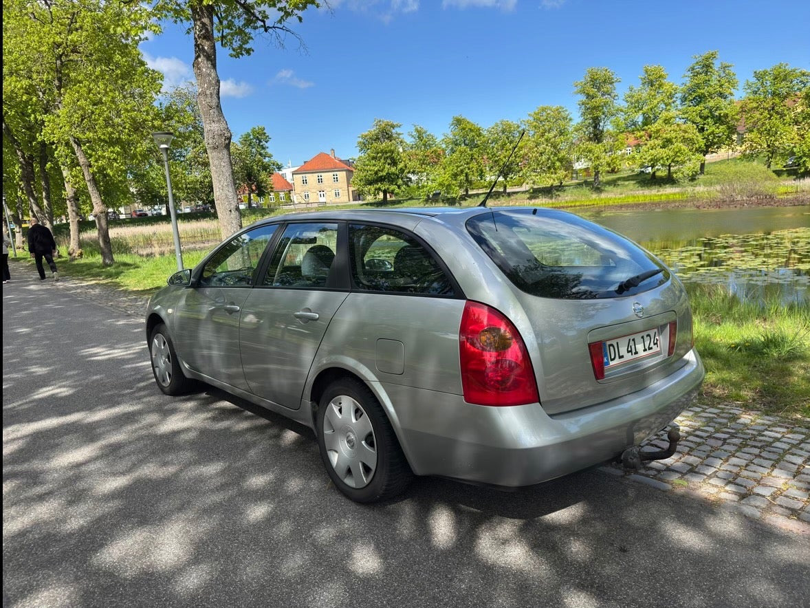 Beige Nissan Primera fra 2006