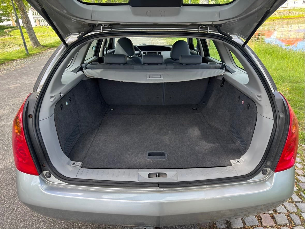 Beige Nissan Primera fra 2006