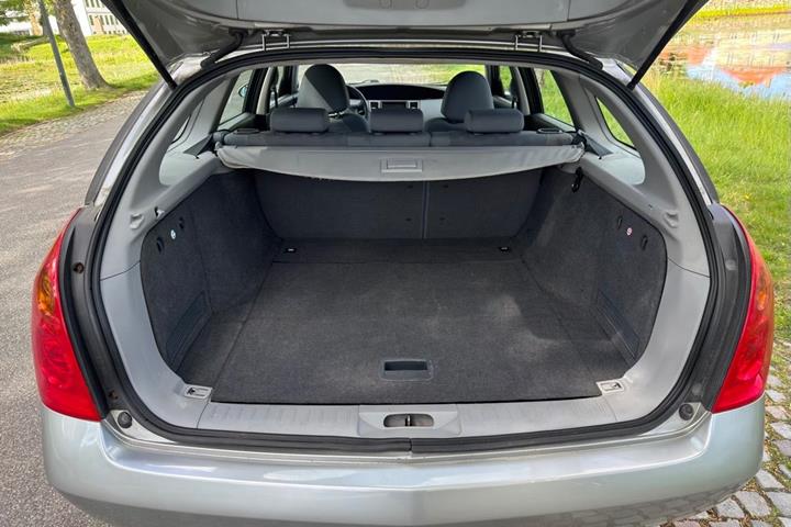 Beige Nissan Primera fra 2006