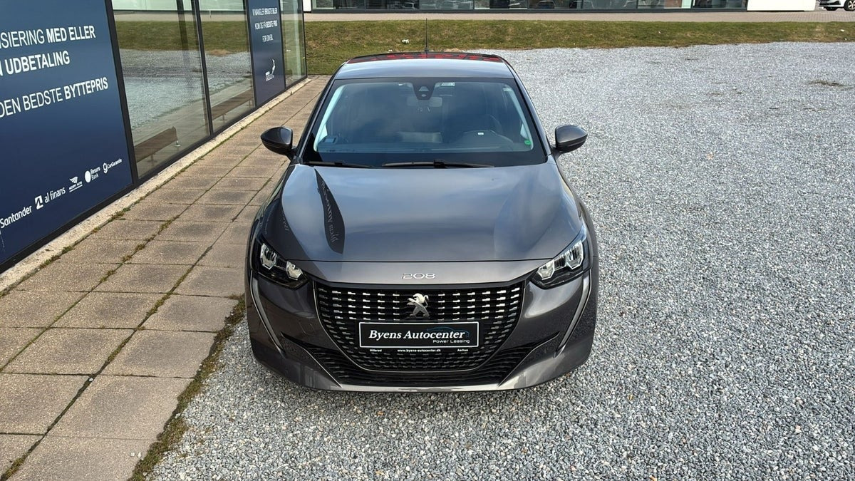 Grå Peugeot 208 fra 2020