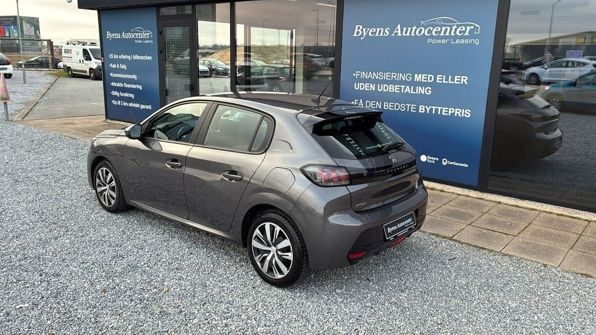 Grå Peugeot 208 fra 2020