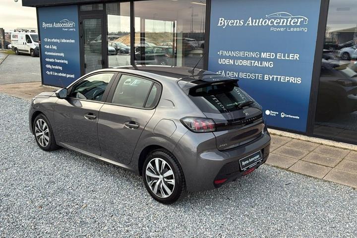 Grå Peugeot 208 fra 2020