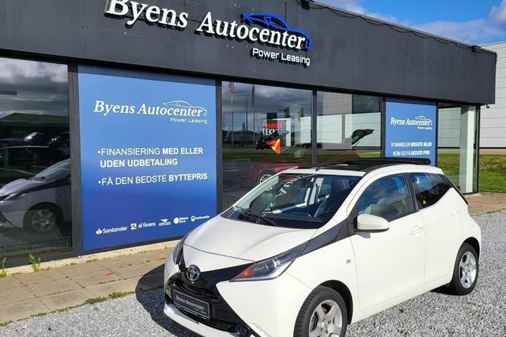 Hvid Toyota Aygo fra 2015