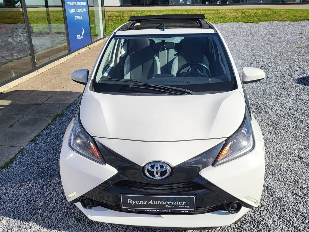 Hvid Toyota Aygo fra 2015