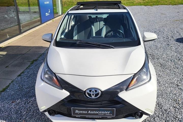Hvid Toyota Aygo fra 2015