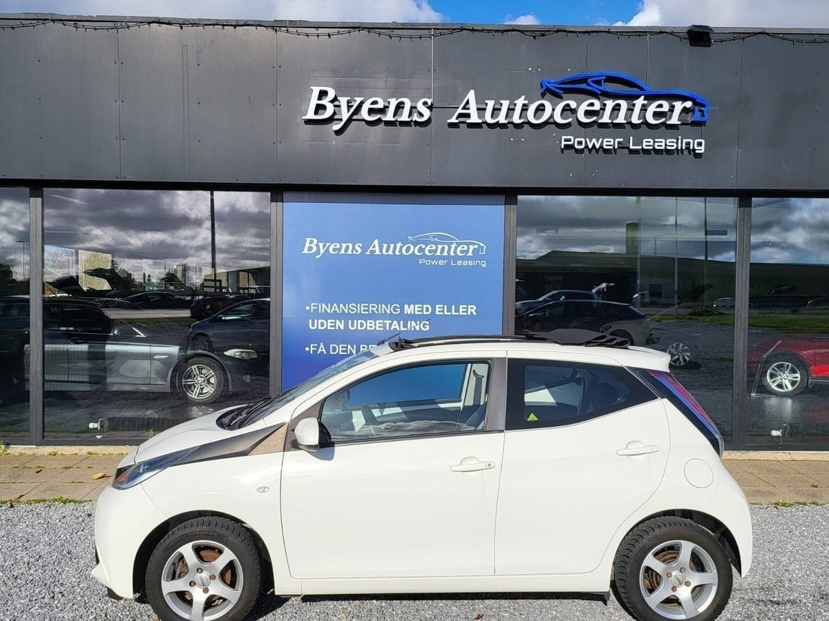 Hvid Toyota Aygo fra 2015
