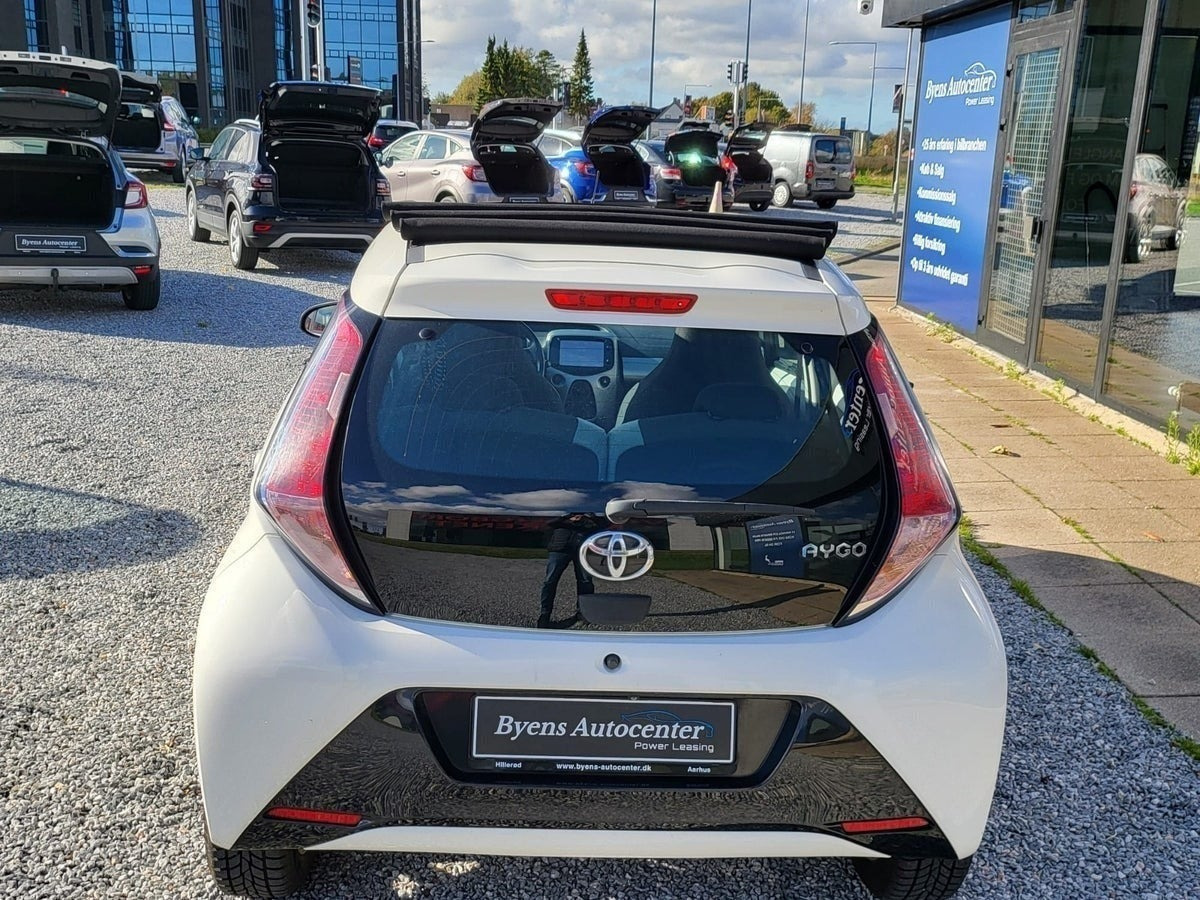 Hvid Toyota Aygo fra 2015