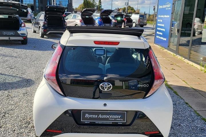 Hvid Toyota Aygo fra 2015