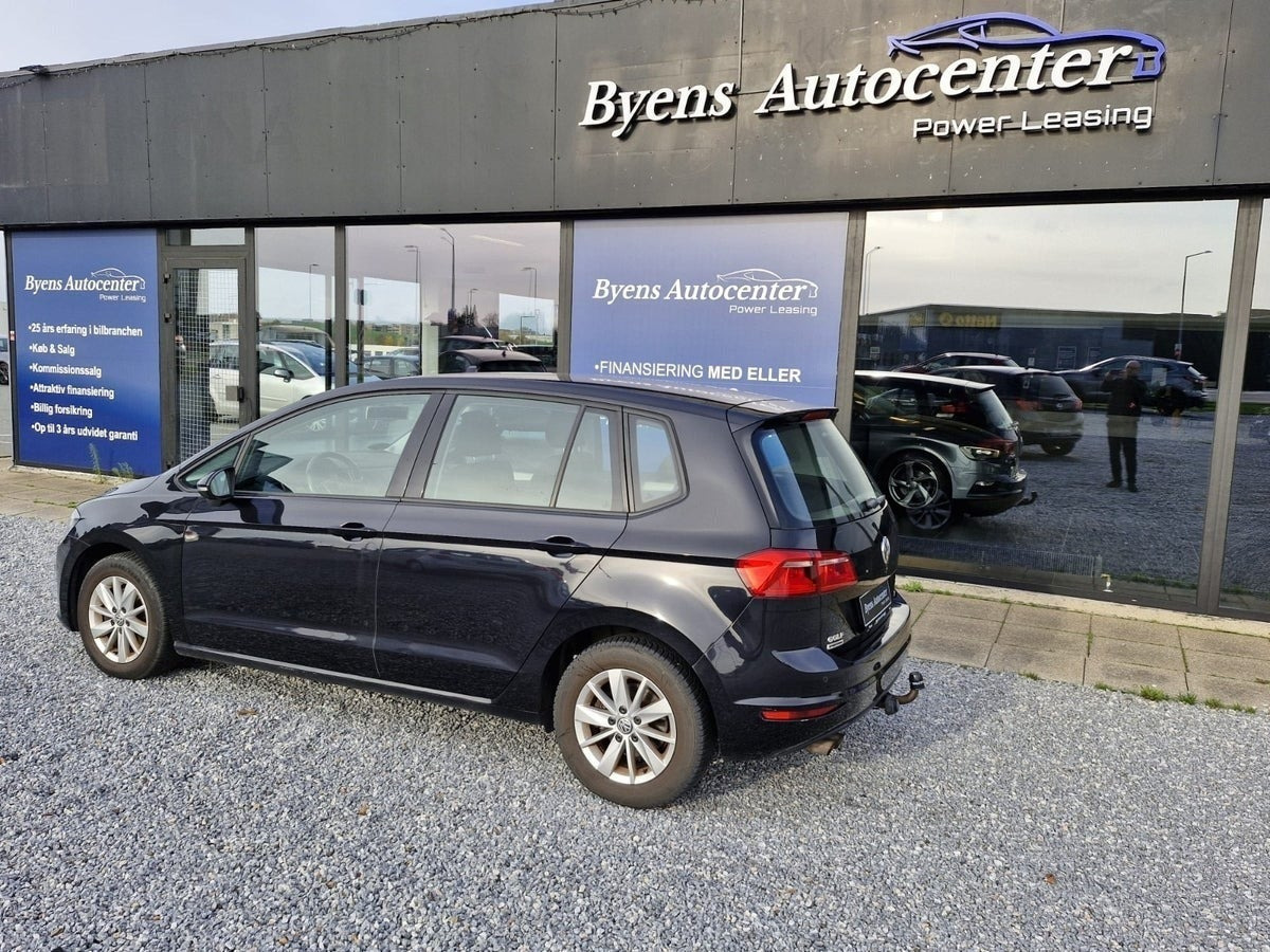 Sort VW Golf Sportsvan fra 2015