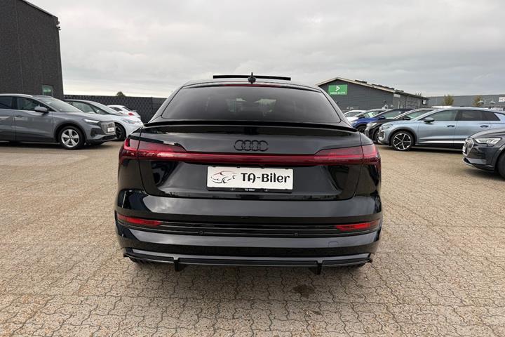 Sort Audi e-tron fra 2022