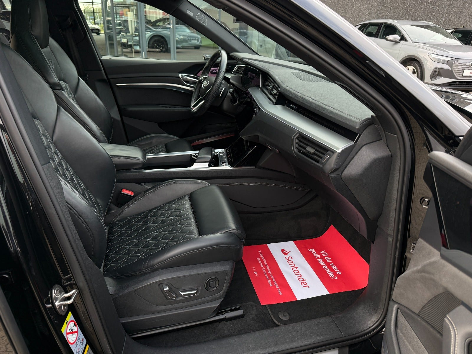 Sort Audi e-tron fra 2022
