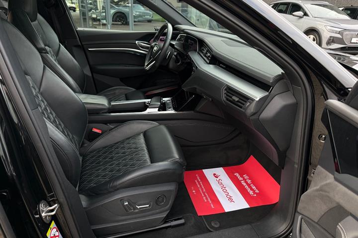 Sort Audi e-tron fra 2022