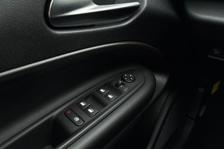 Hvid Jeep Avenger fra 2025