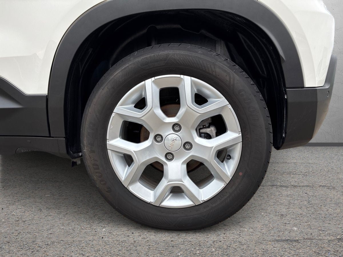 Hvid Jeep Avenger fra 2025