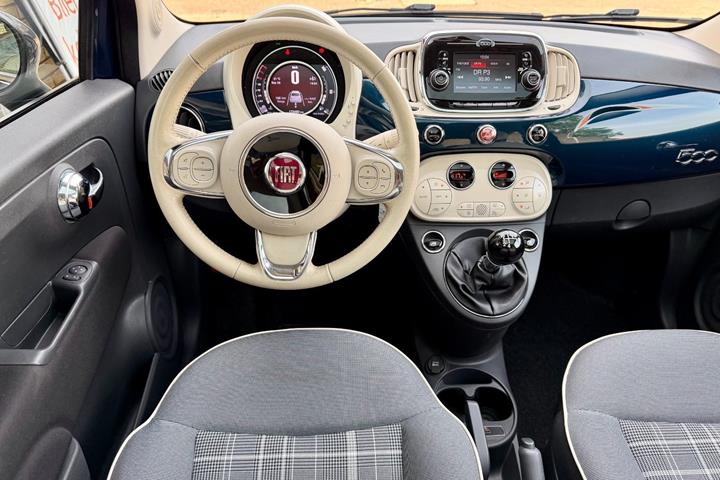 Blå Fiat 500 fra 2015