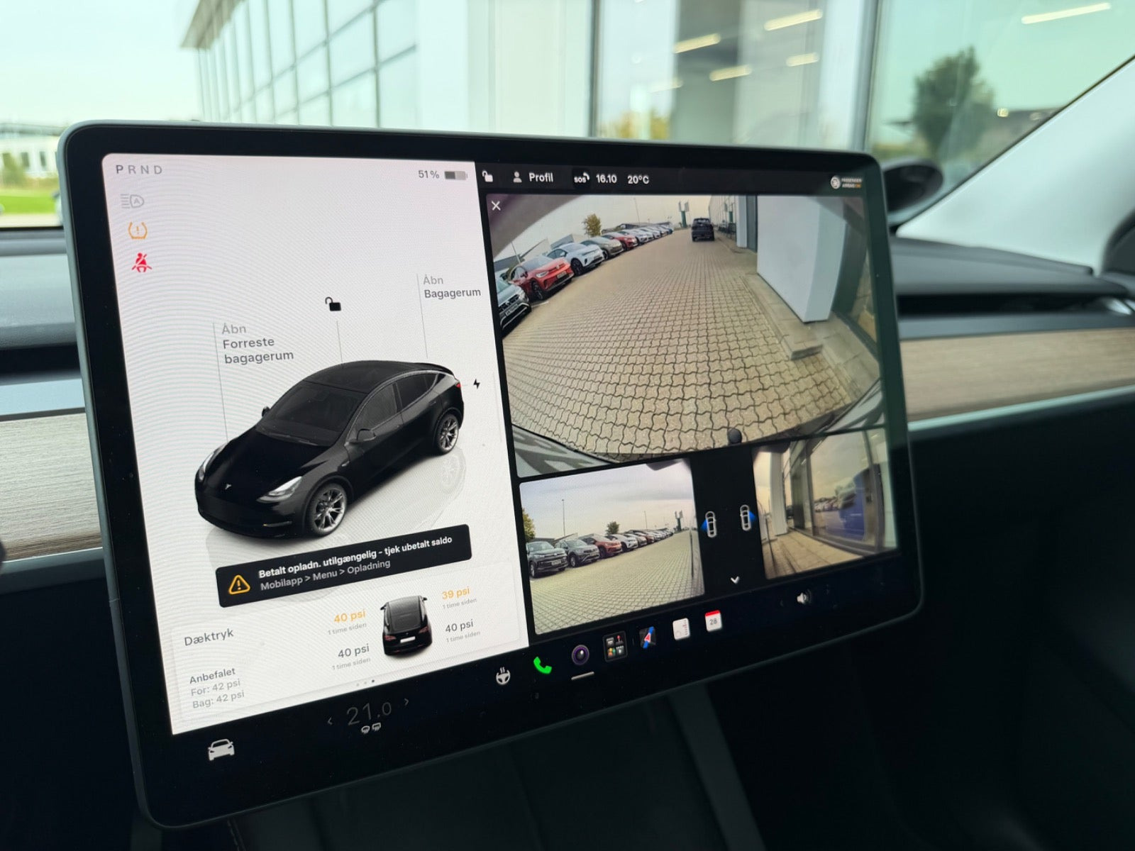 Sort Tesla Model Y fra 2023