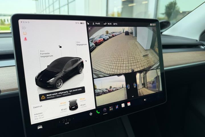 Sort Tesla Model Y fra 2023