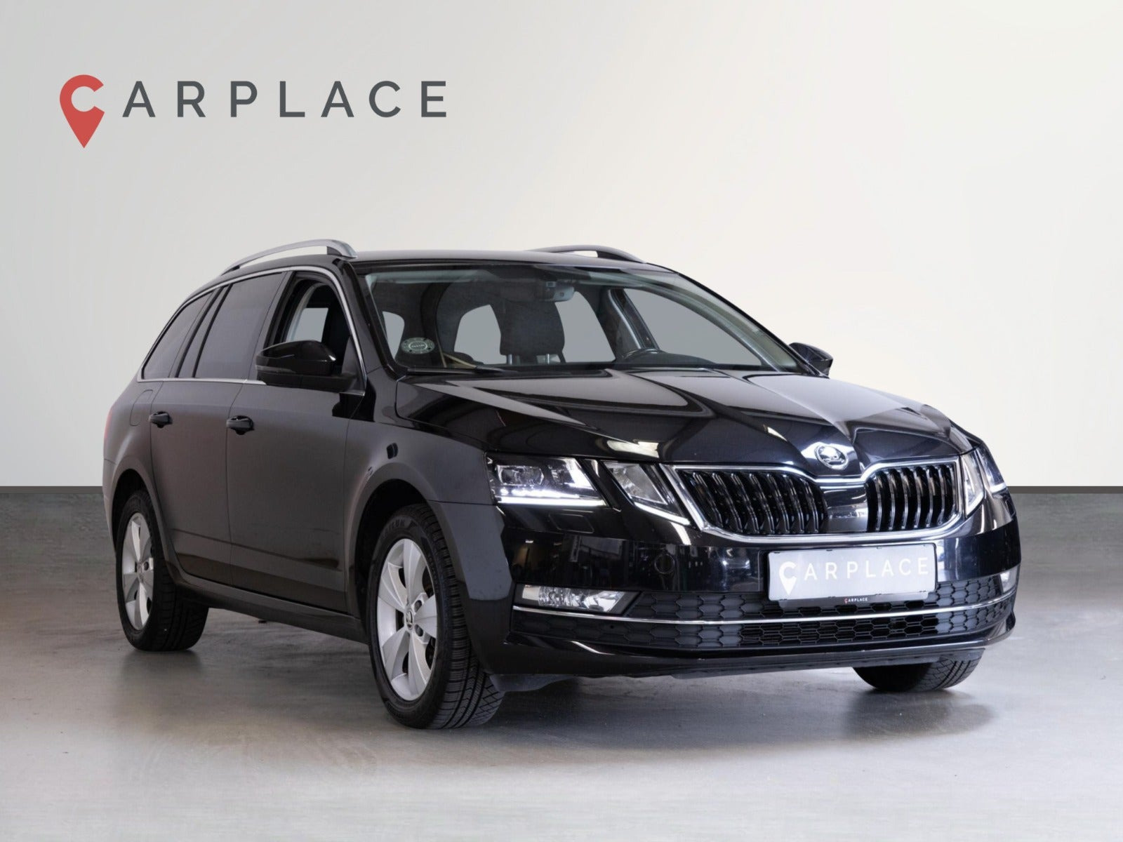 Sort Skoda Octavia fra 2018