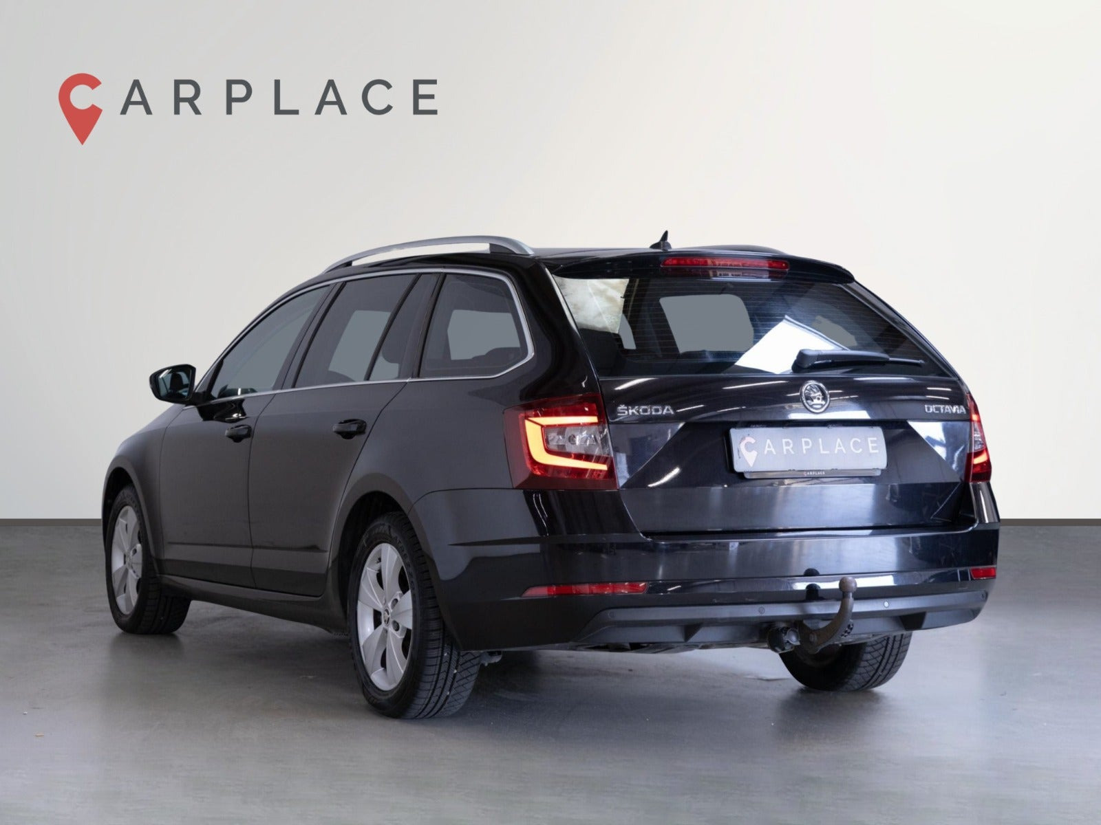 Sort Skoda Octavia fra 2018