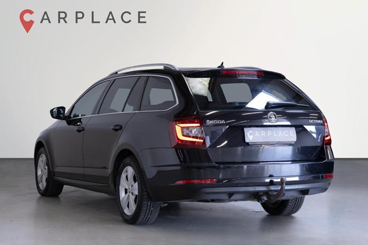 Sort Skoda Octavia fra 2018