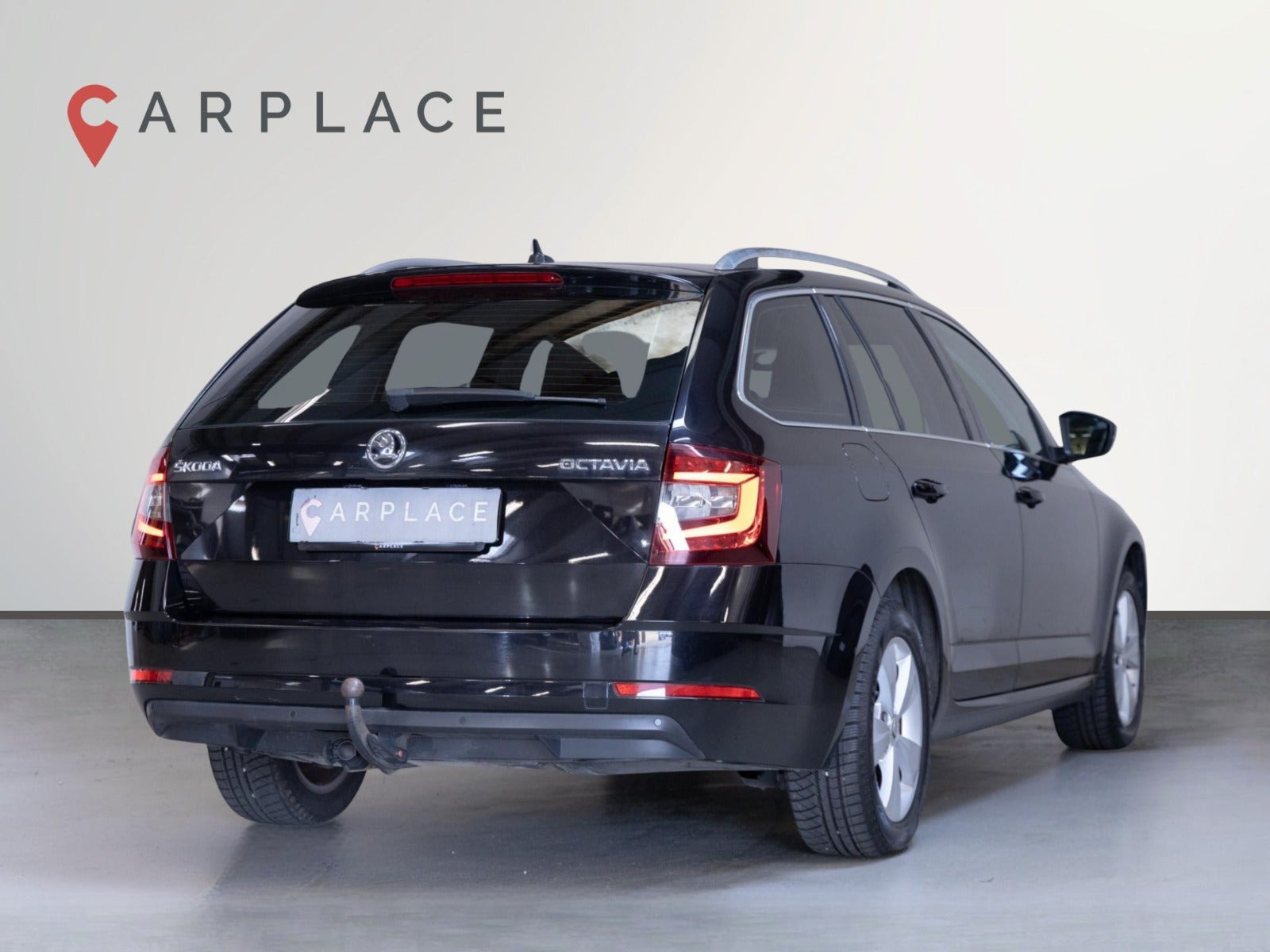 Sort Skoda Octavia fra 2018