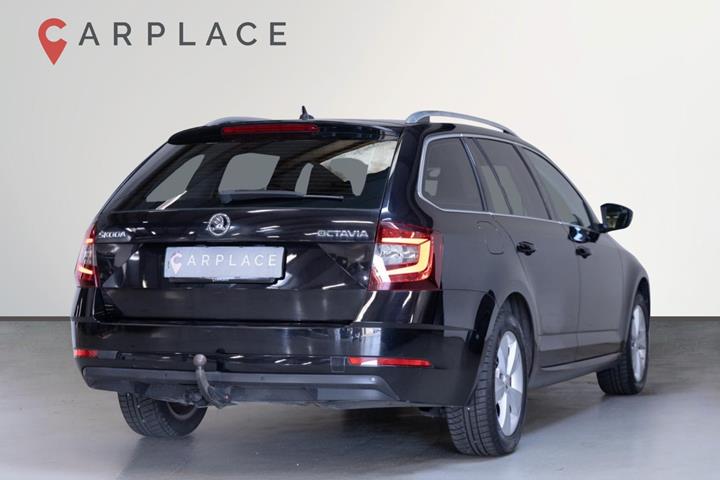 Sort Skoda Octavia fra 2018