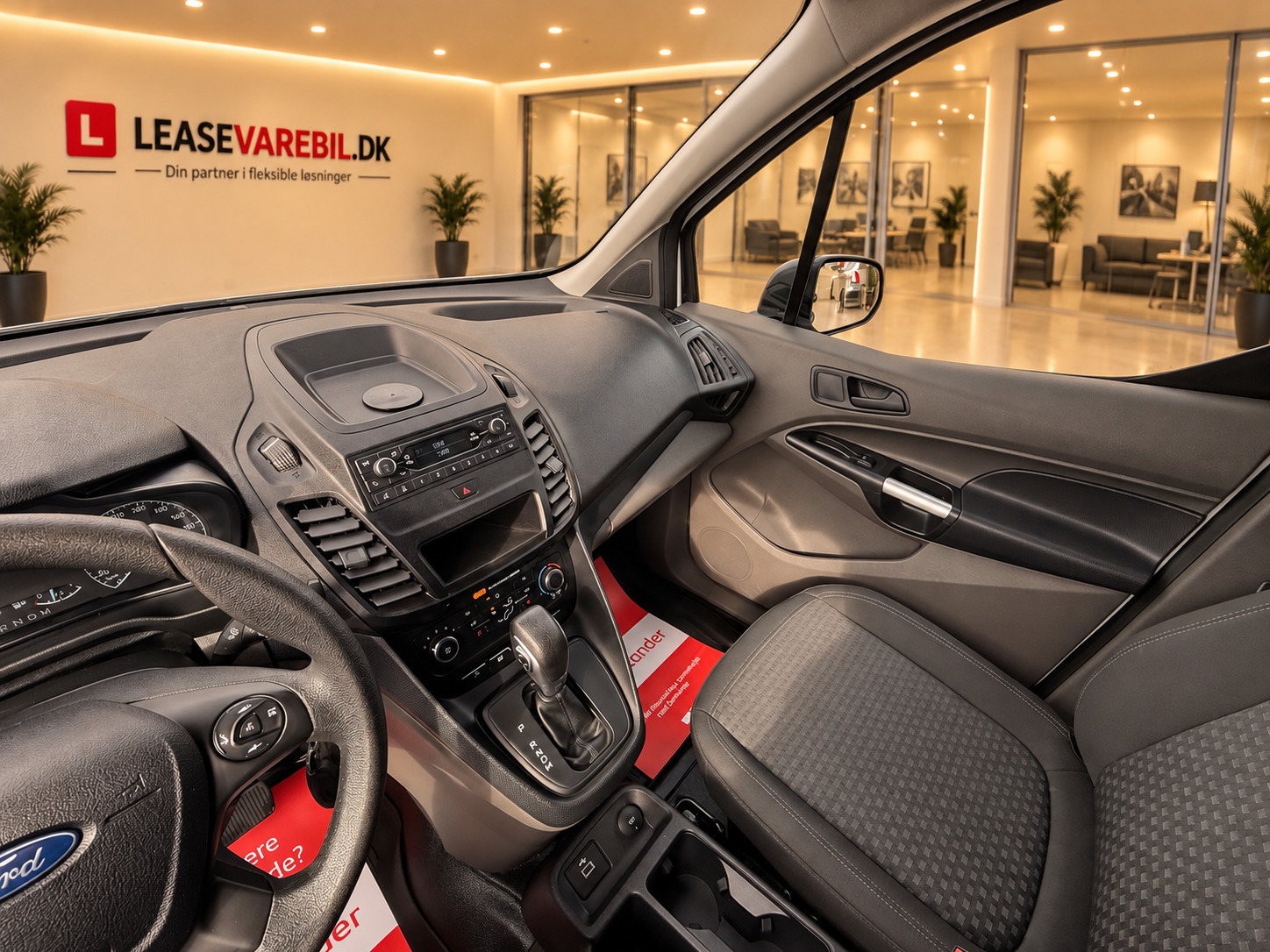 Hvid Ford Transit Connect fra 2020