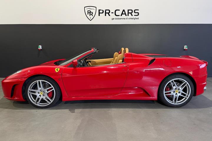 Rød Ferrari F430 fra 2007
