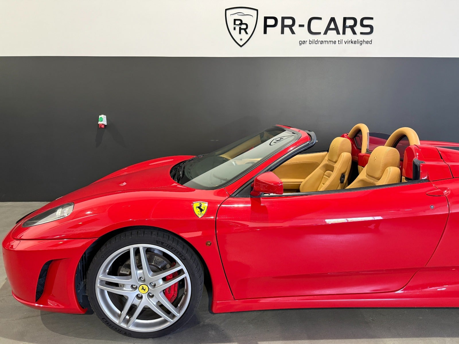 Rød Ferrari F430 fra 2007