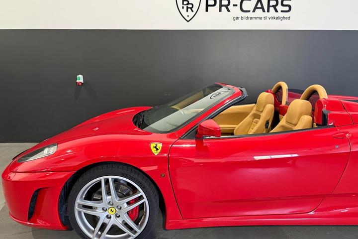 Rød Ferrari F430 fra 2007
