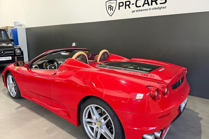 Rød Ferrari F430 fra 2007