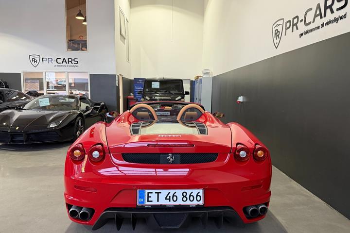 Rød Ferrari F430 fra 2007