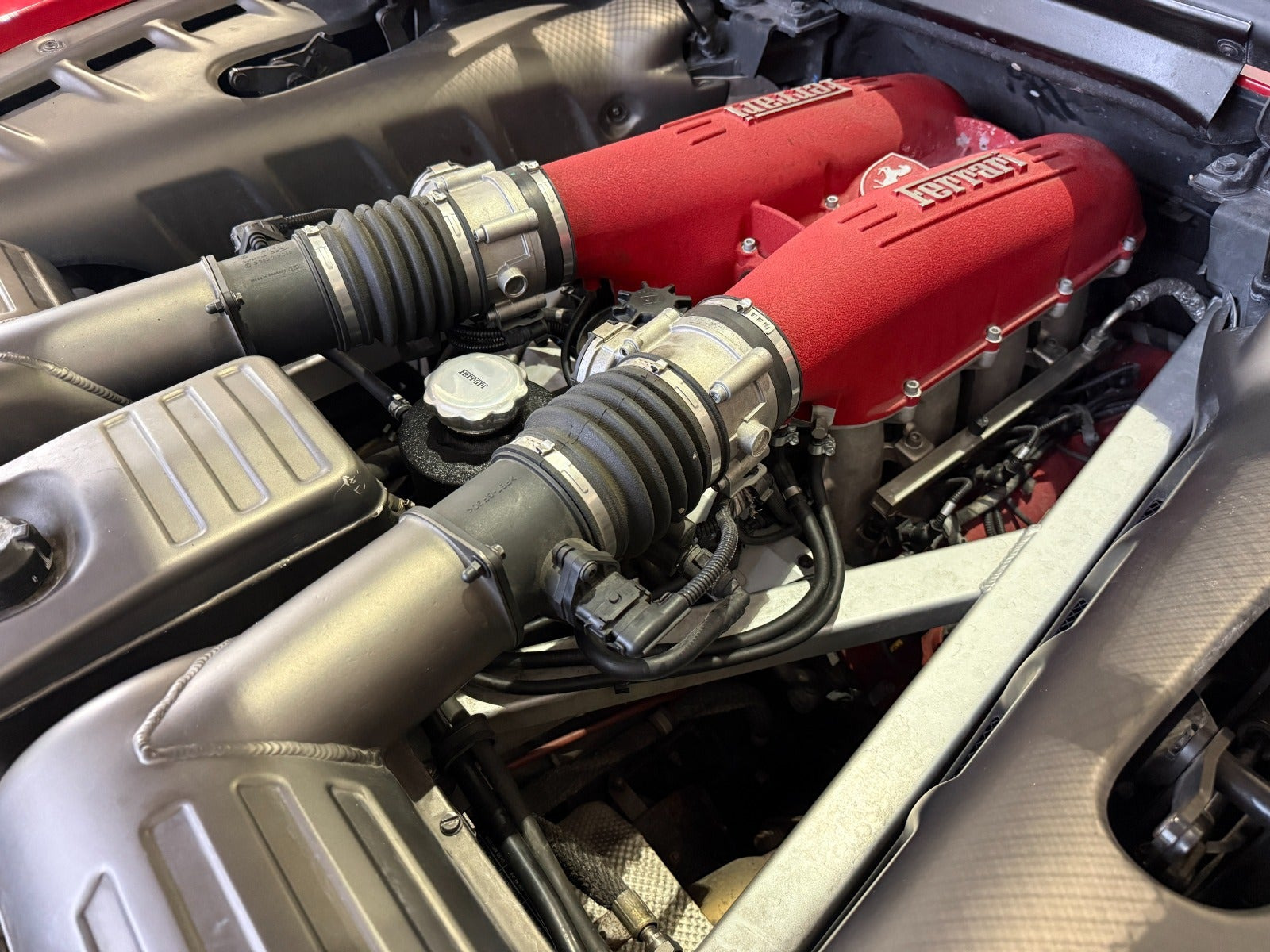 Rød Ferrari F430 fra 2007